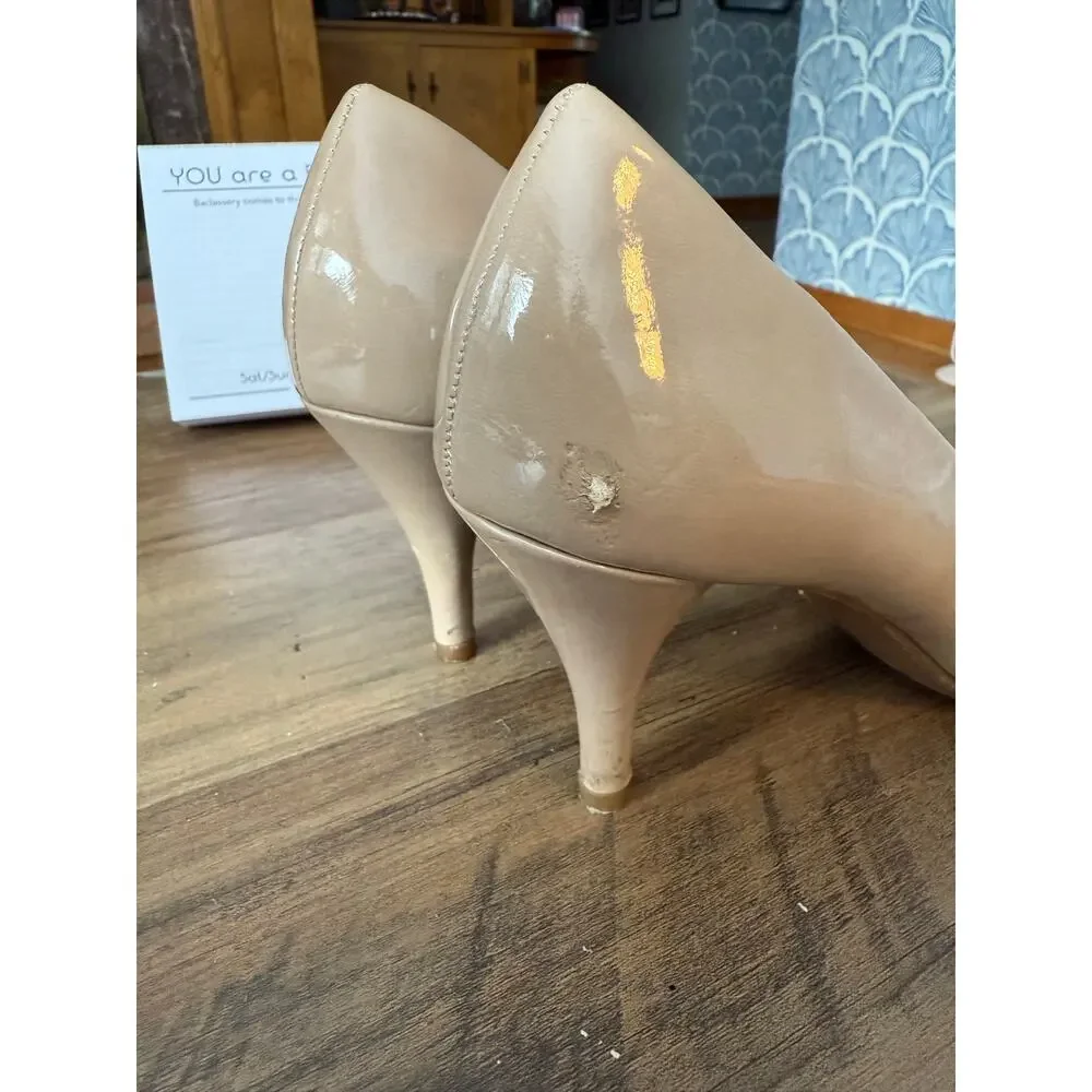 6/$25 Bandolino Beige Patent Leather Rounded Toe